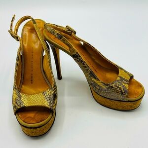 Giuseppe Zanotti Snakeskin Print Gold Peeptoe Platform Slingback Heels Size 37.5